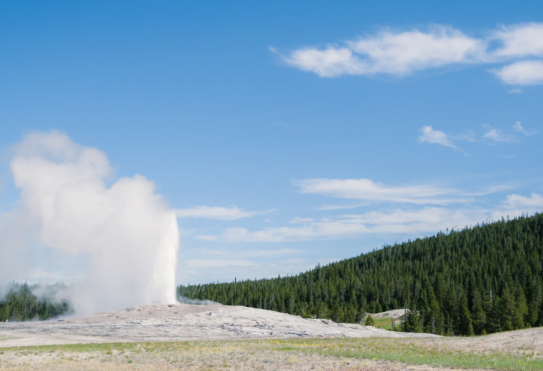 【盐湖城出发4日游】13人精品小团 | 保证2晚入住黄石公园内老忠实木屋|全新奔驰高顶 | 黄石国家公园+大提顿国家公园+盐湖城4日游