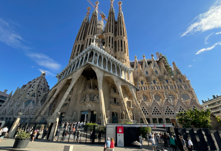 【南法西班牙环线7日游】橙线|浪漫南法&热情西班牙环线丨巴黎+阿维尼翁+阿尔勒+巴塞罗那+圣塞巴斯蒂安+波尔多+香波堡 7天6晚游